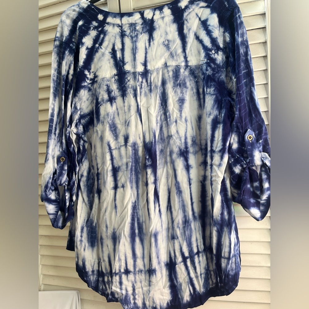 TORRID Relaxed Blue Tie Dye blouse - Picture 16 of 16